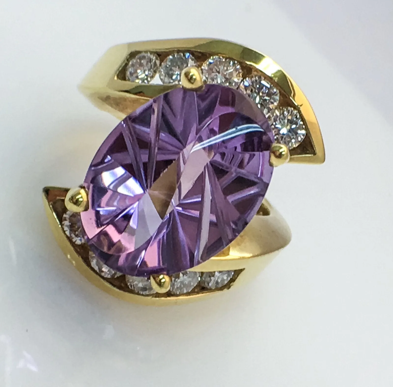 18K Yellow Gold Fashion Ring With Amethyst Center Stone