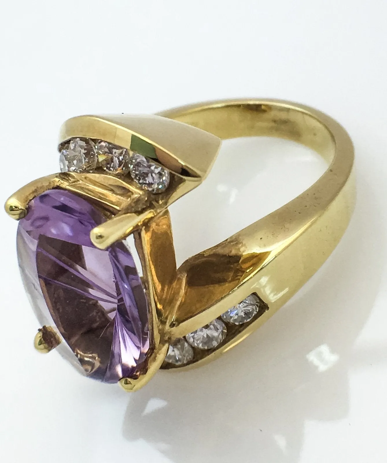 18K Yellow Gold Fashion Ring With Amethyst Center Stone