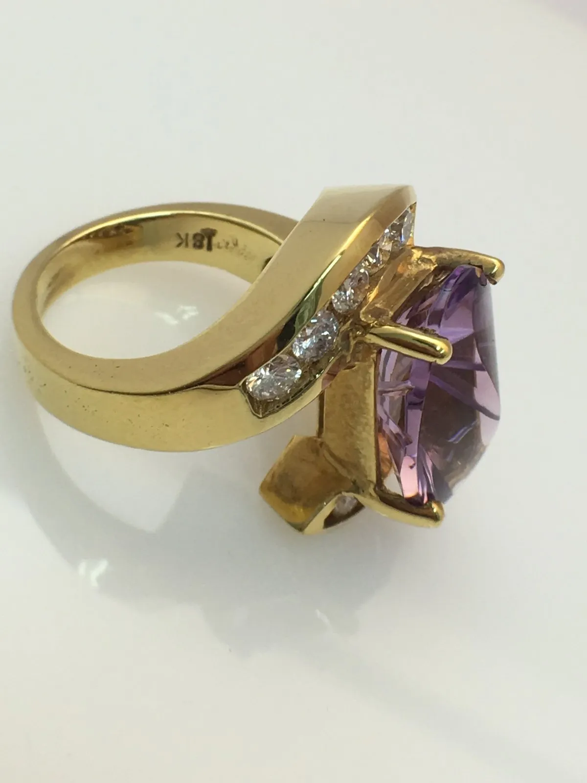 18K Yellow Gold Fashion Ring With Amethyst Center Stone