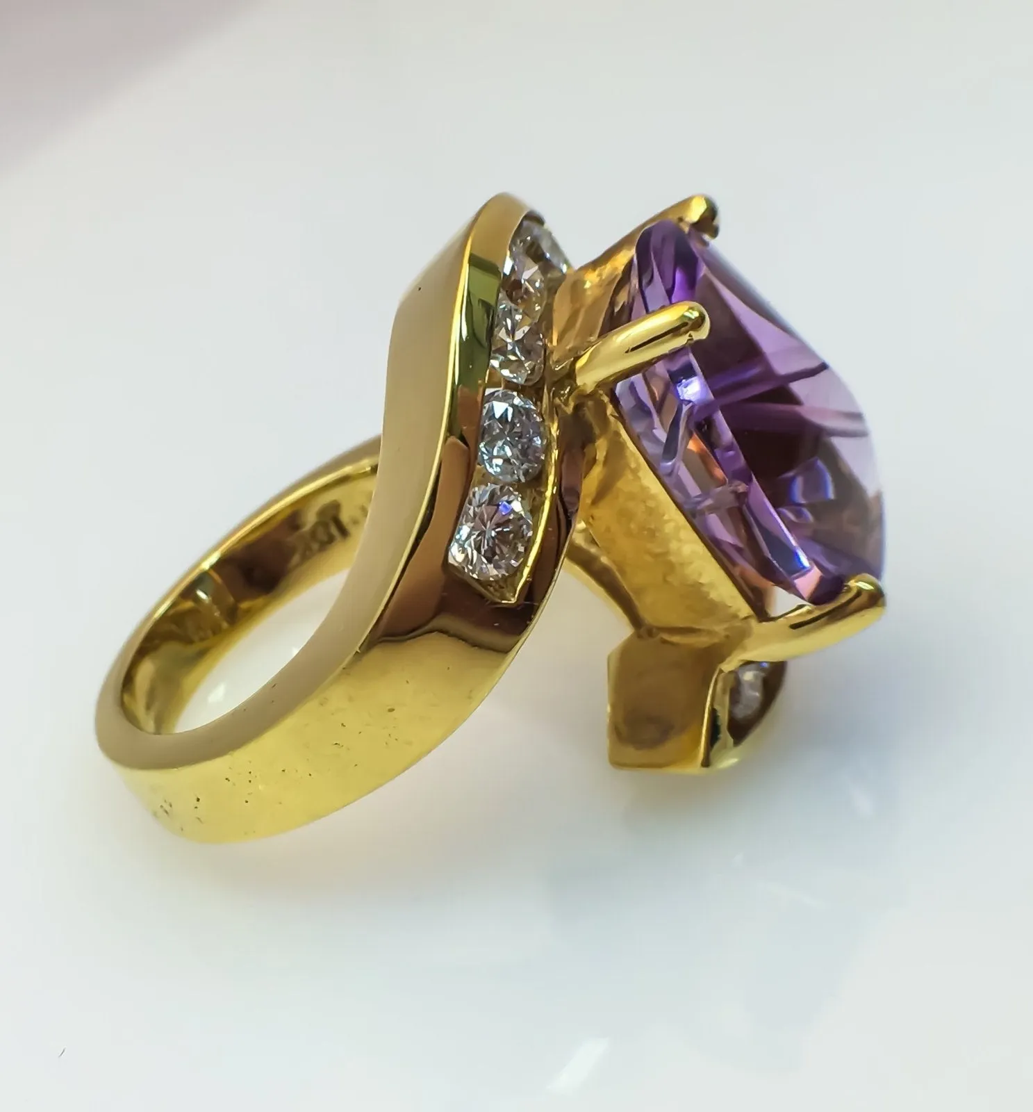 18K Yellow Gold Fashion Ring With Amethyst Center Stone