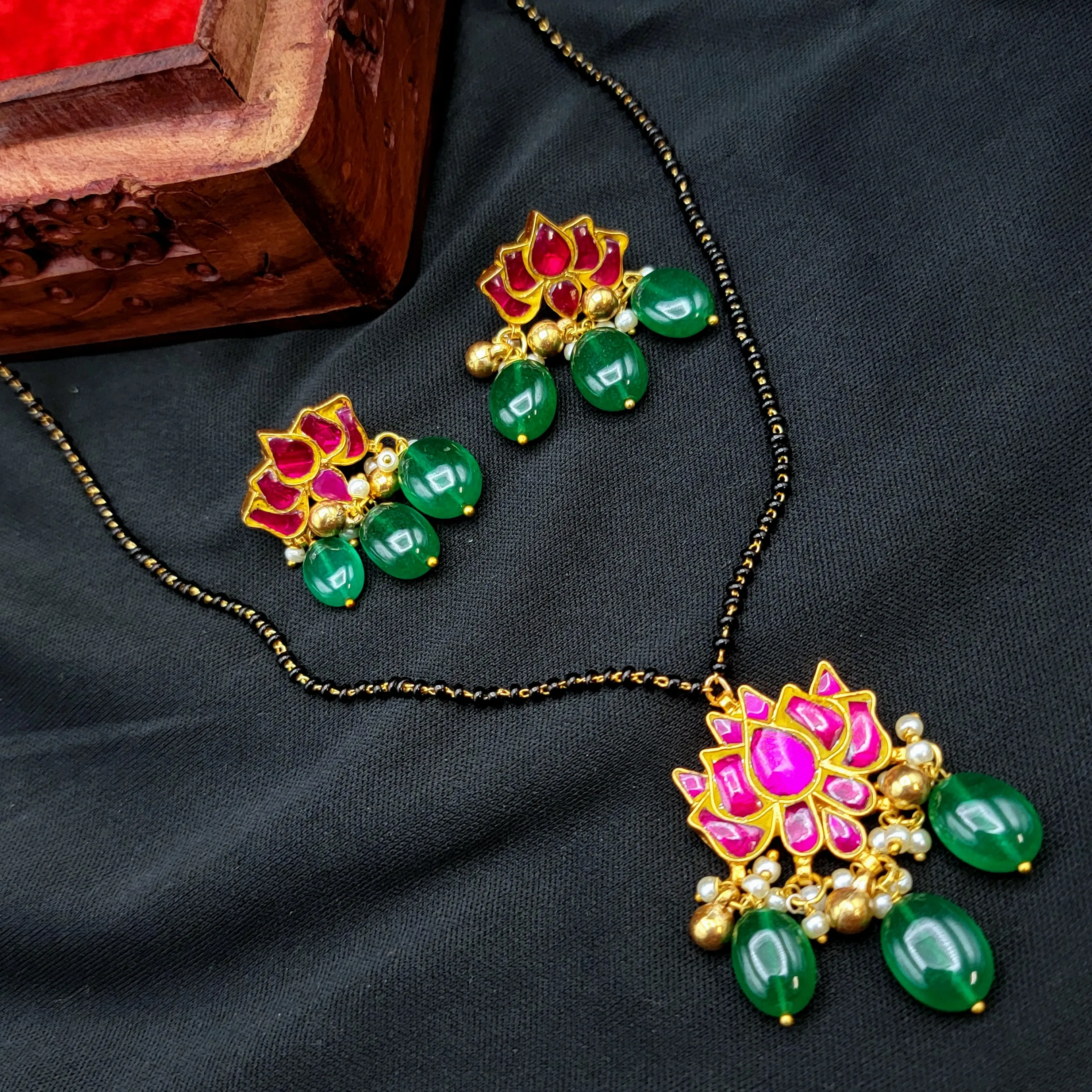 Lotus Jadau Kundan Pendant & Earring set