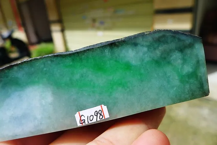 Natural Jade Rough Jadeite Raw (212g,8.6X3.1X2.8m)