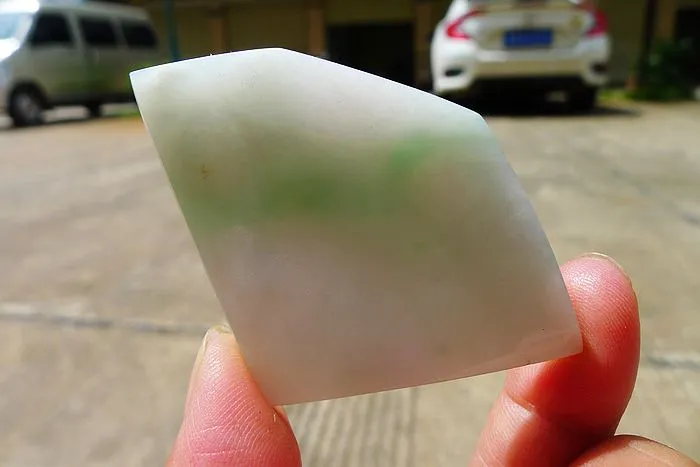 Natural Jade Rough Jadeite Raw (27g,4.3X4.1X0.5cm)