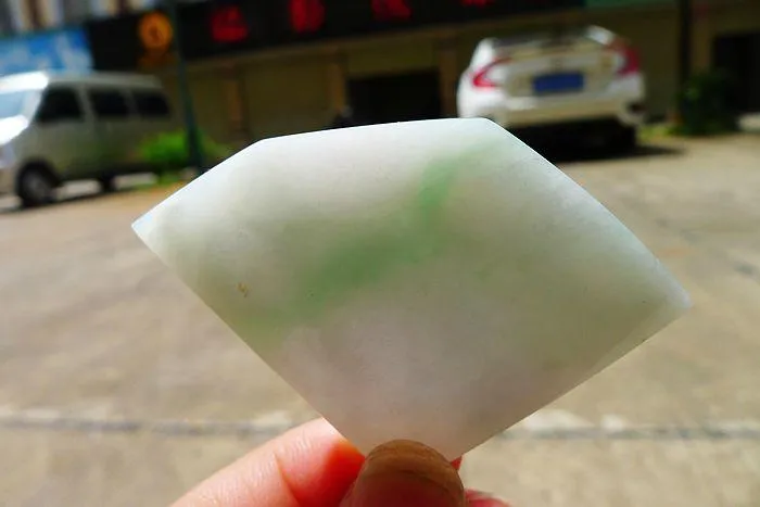 Natural Jade Rough Jadeite Raw (27g,4.3X4.1X0.5cm)