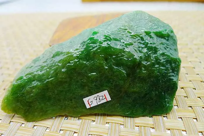 Natural Jade Rough Jadeite Raw (78g,9.6X5.5X1.3cm)