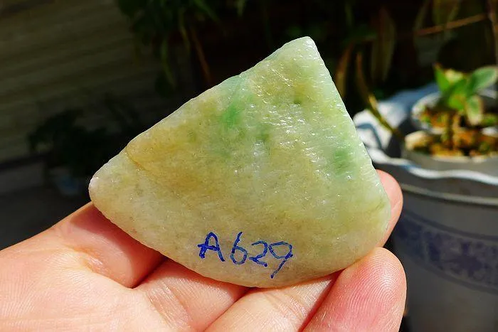 Natural Jade Rough Jadeite Raw (85g,5.7X4.1X3.1cm)