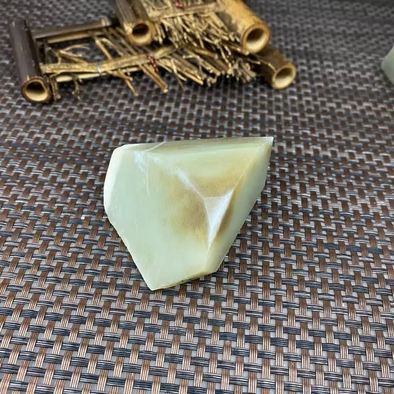 Natural Kunlun Jade Rough Nephrite Raw (168g,6.0X5.7X3.2cm)