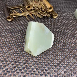 Natural Kunlun Jade Rough Nephrite Raw (168g,6.0X5.7X3.2cm)