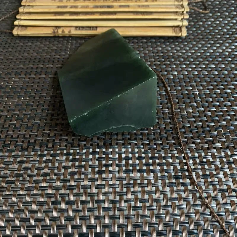 Natural Kunlun Jade Rough Nephrite Raw (256g,9.5X5.7X3.5cm)