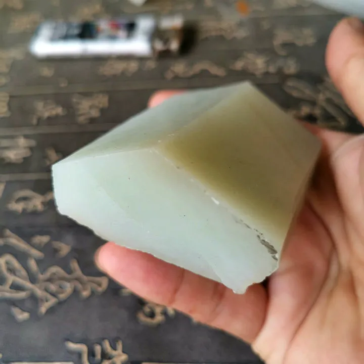 Natural Siberian Jade Rough Nephrite Raw (196g, 6.4X5.3X2.5cm)