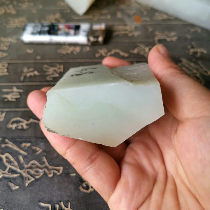 Natural Siberian Jade Rough Nephrite Raw (196g, 6.4X5.3X2.5cm)