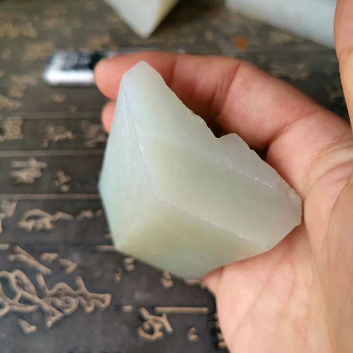 Natural Siberian Jade Rough Nephrite Raw (196g, 6.4X5.3X2.5cm)