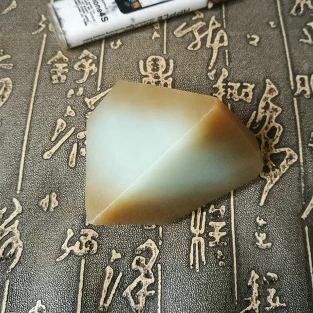 Natural Siberian Jade Rough Russia nephrite Raw (116g, 6X5X3.5cm)