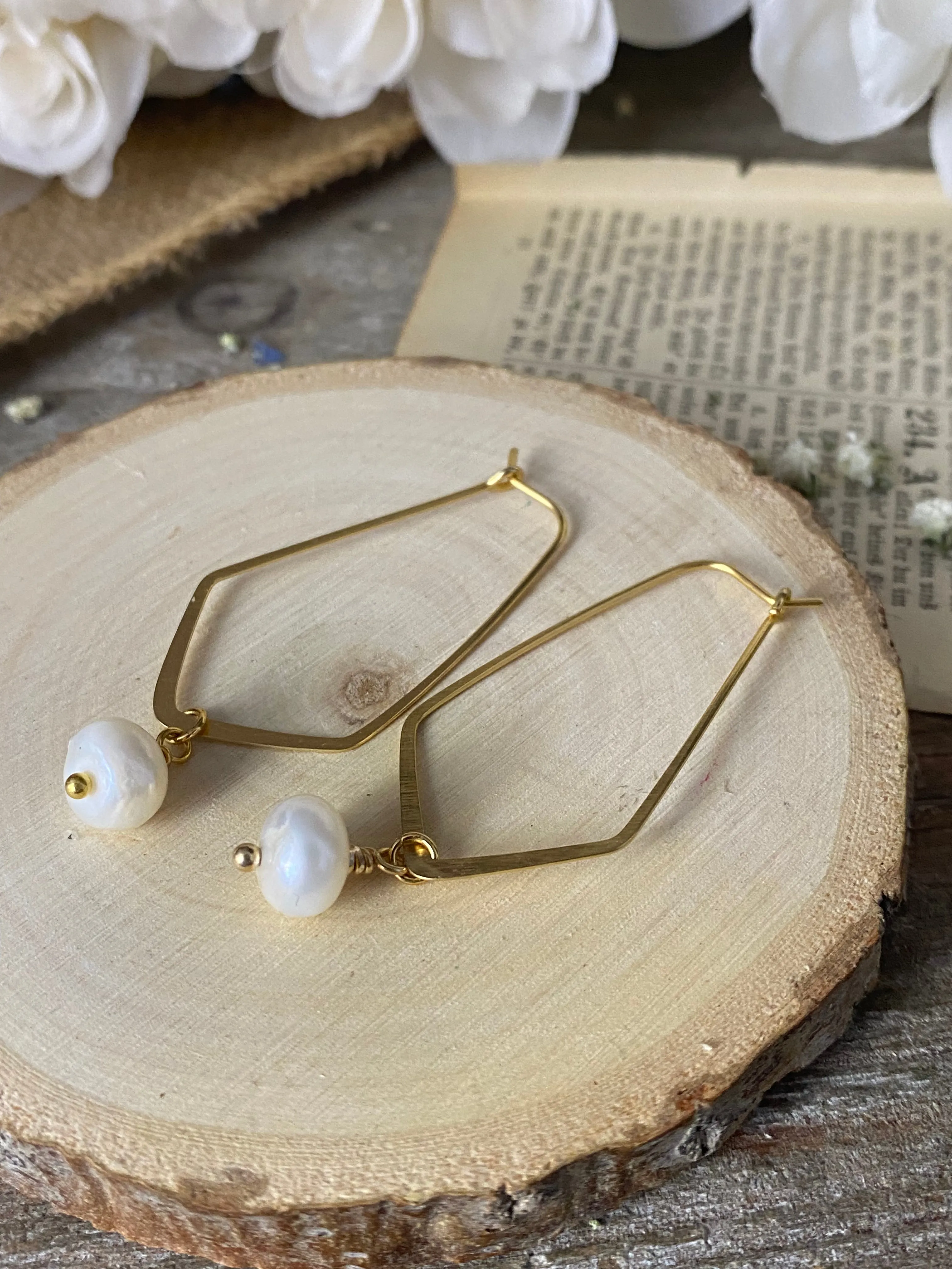 Pearls, 10k gold metal hoop earrings