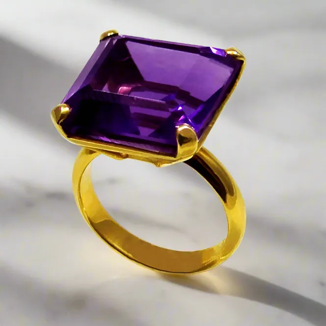 Ring in 18k Gold with amethyst (B-09)