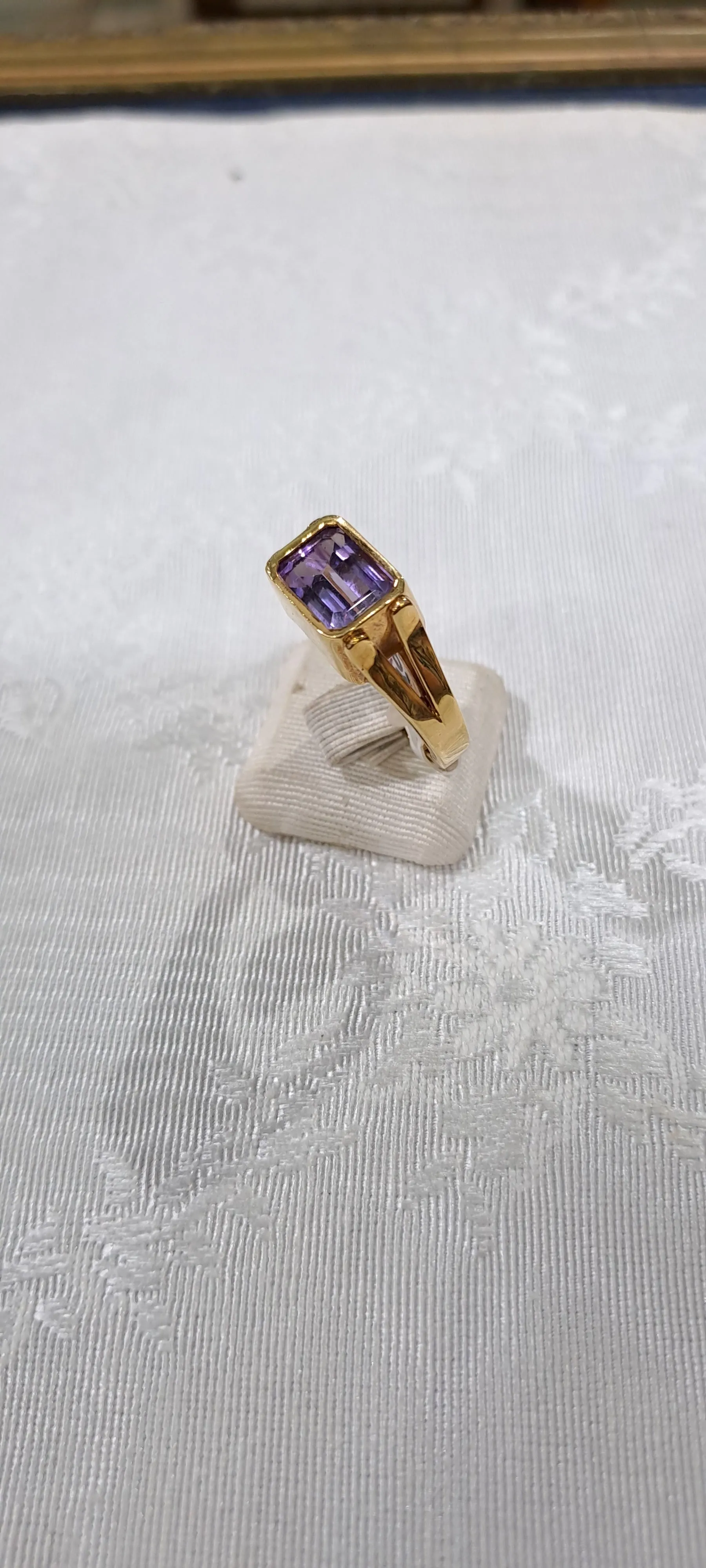 Ring in 18k Gold with Amethyst (B-46)