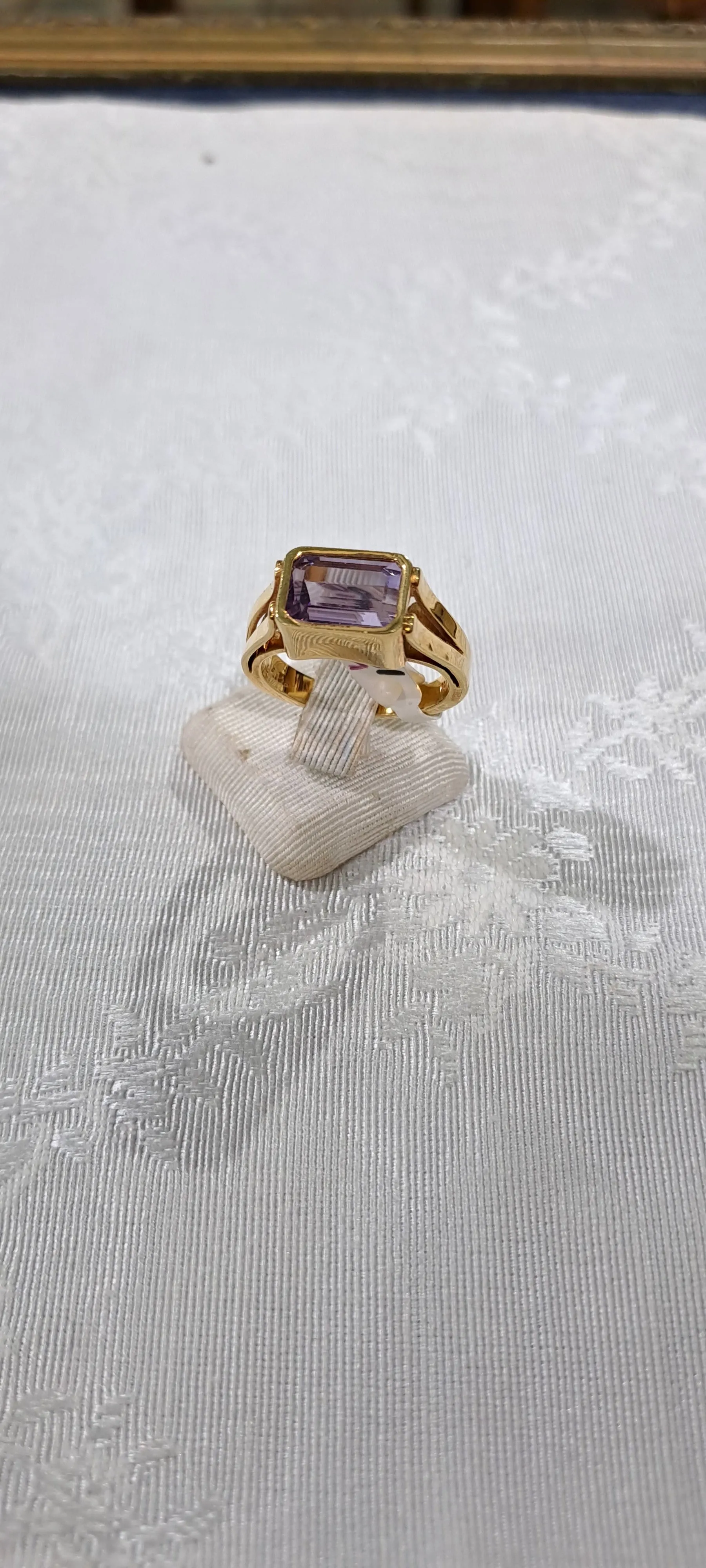 Ring in 18k Gold with Amethyst (B-46)